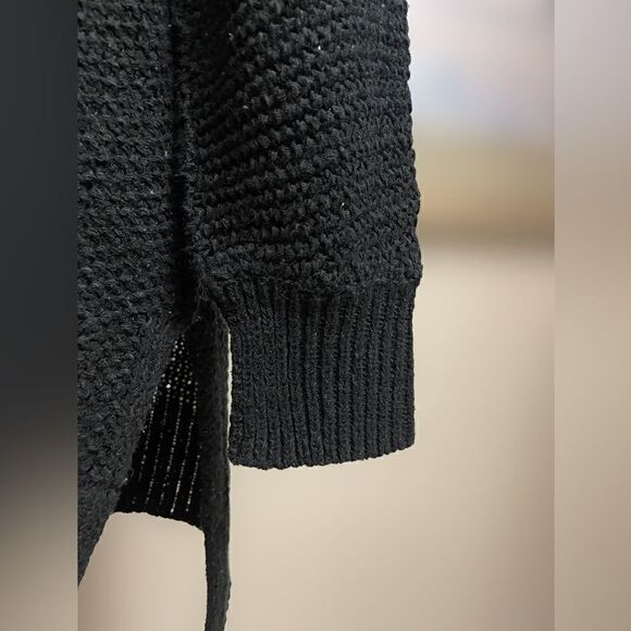 Universal Thread Black Woven Oversized Hi/Low V-Neck Sweater (Size: Med) - Picture 4 of 10
